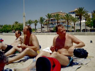 Alabasterk&ouml;rper an der Playa de Palma.